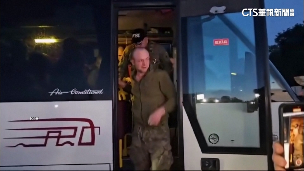 阿聯斡旋！烏俄互相換俘　各有90名戰俘返國