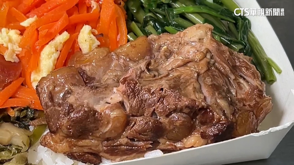 台南限定美食「嫩骨飯」！　在地人才懂　口感軟嫩如牛筋