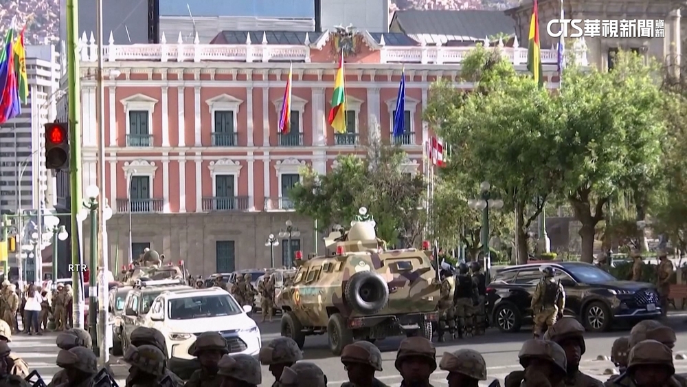 裝甲車衝撞總統府！　玻利維亞前將領發動政變