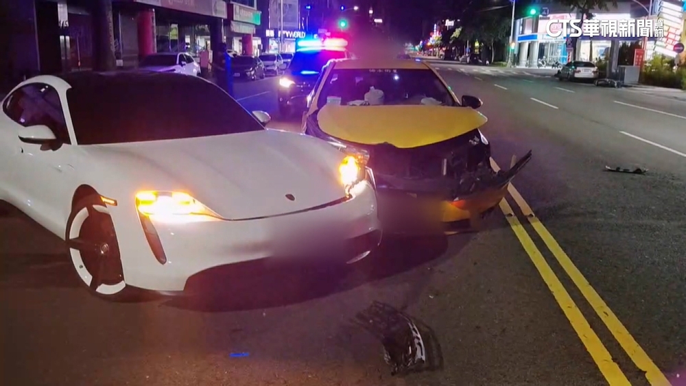 男開「保時捷」突駛出道路與小黃擦撞　運將挫傷