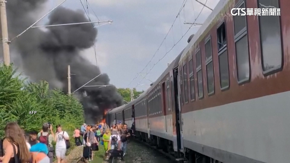 跨國火車在斯洛伐克撞巴士　起火燃燒5死5傷