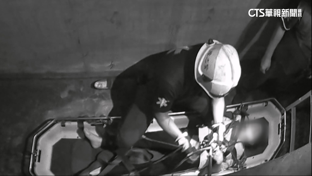 返家探親摸黑停車　七旬女跌落2米深機械停車格