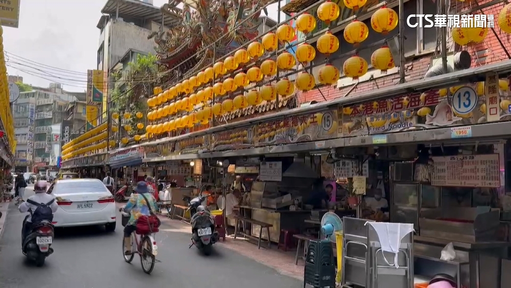 基隆廟口「最強滷肉飯」出包！　客吃油豆腐吃到蟑螂