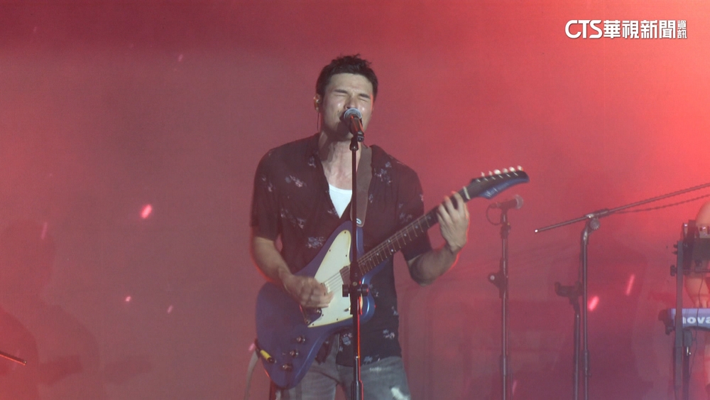 金曲新人七搶一！　信義區搶先登台演出湧入粉絲