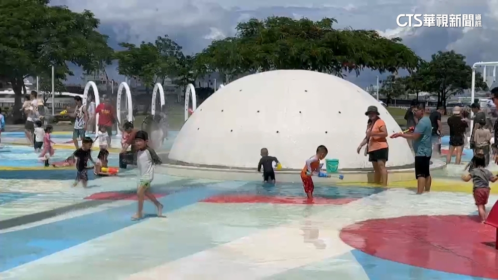 熱！ 南部體感飆破39度　親水公園成消暑聖地