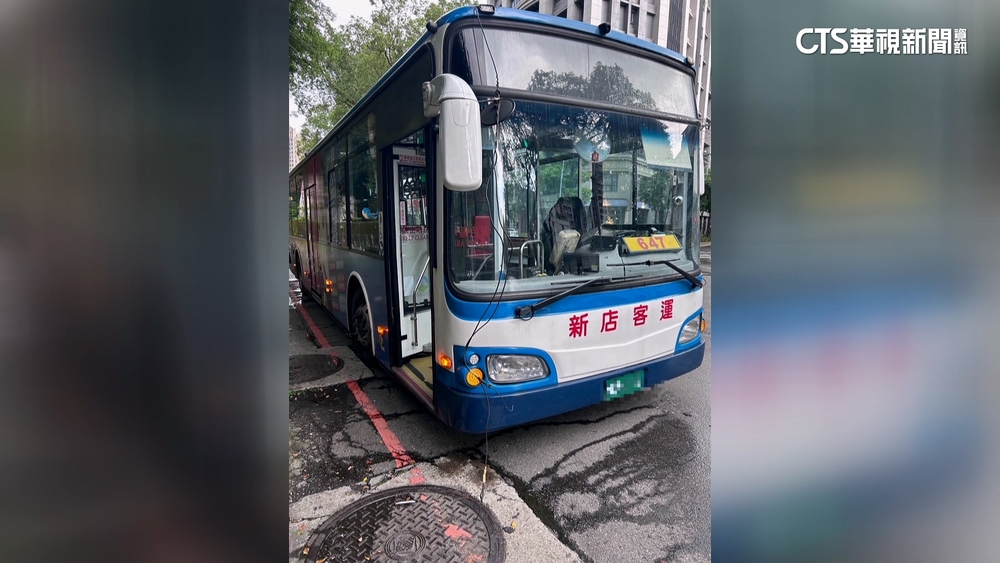 生死一「線」驚悚曝！　公車勾電線　甩中女騎士擦撞