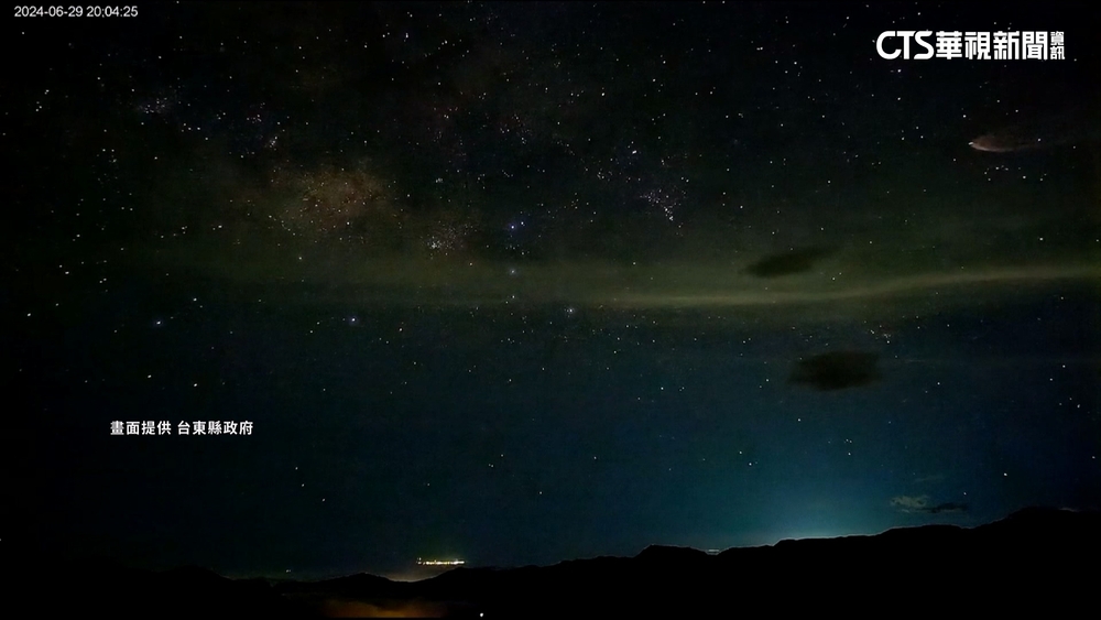 閃後爆炸！台東都歷部落　拍到「不明物體」掠天際