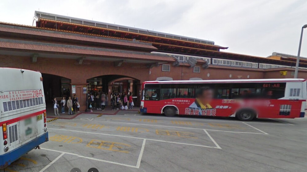 情侶倆求刺激　淡水捷運站外「上演活春宮」　2人下場出爐