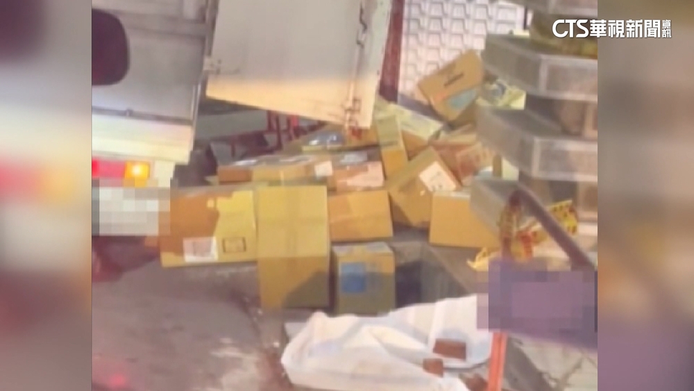 蝦皮數十箱貨被亂扔在地　民眾直擊：非首次