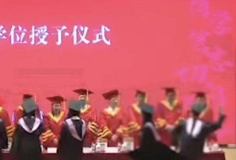 復旦大學畢典襲擊師長　台籍學生慘遭開除　申請北大研究所也被剔除名單