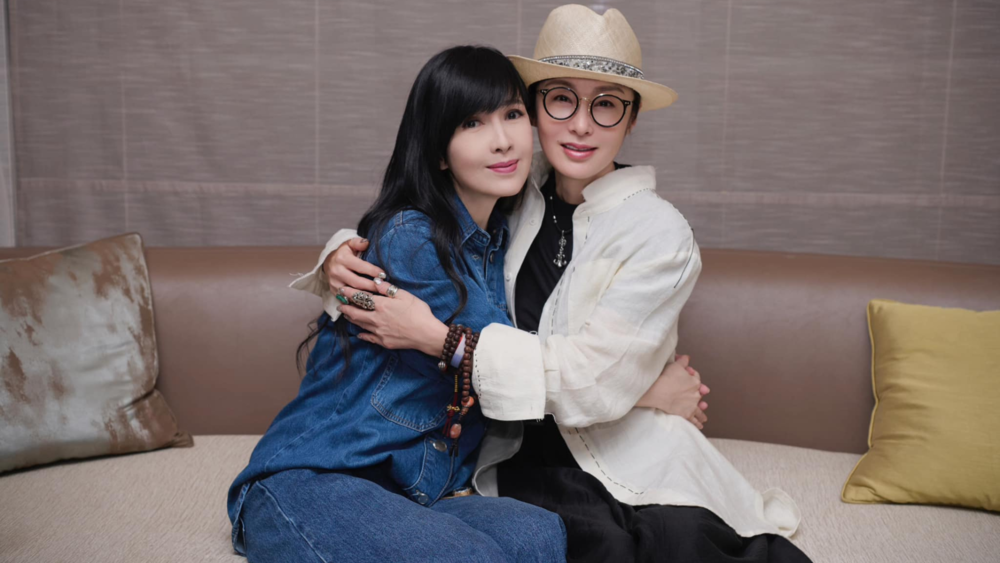 兩大女神驚喜同框！　周慧敏緊擁張敏：真的大老遠來看我