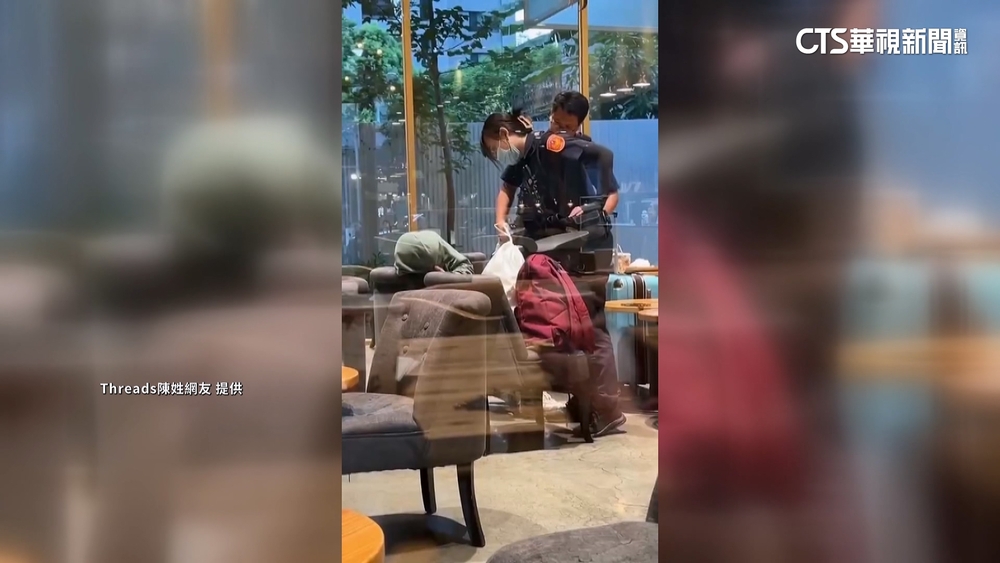 咖啡店未消費待5小時　女不肯離去「遭警扛走」