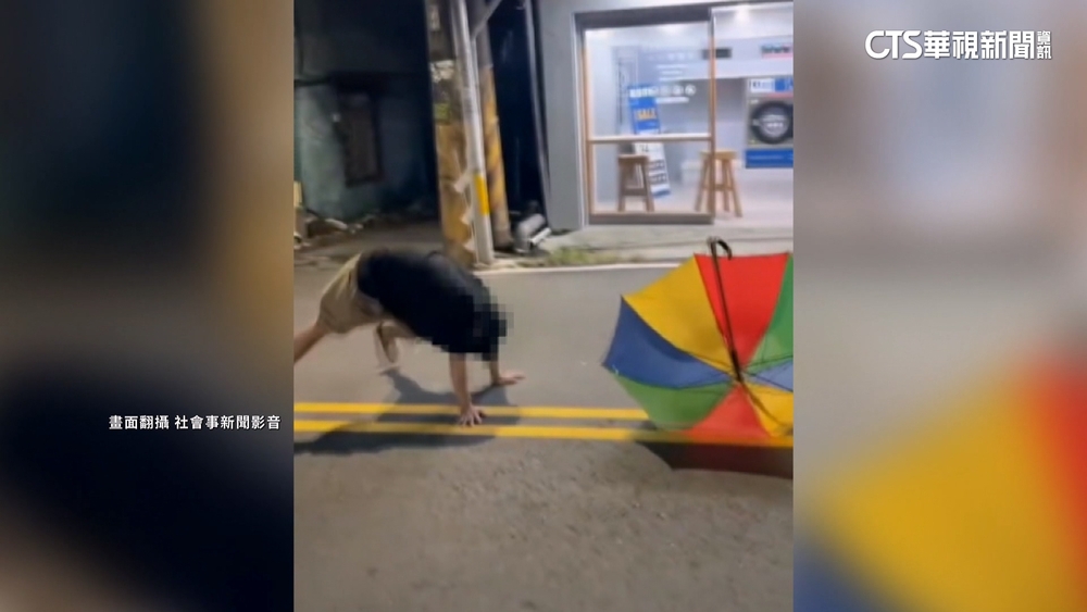 馬路亂放炮！機車騎士險遭炸　轎車底盤受損漏水