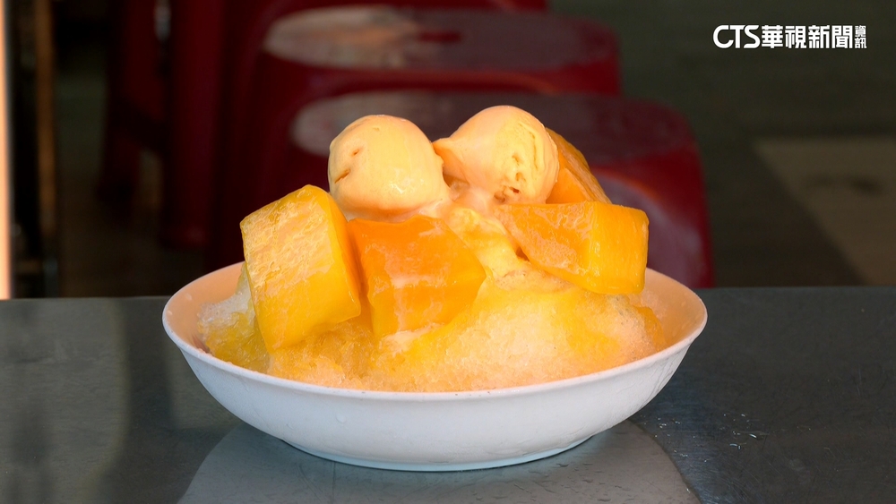 台南最強排隊芒果冰開賣　民眾提早領號碼牌卡位