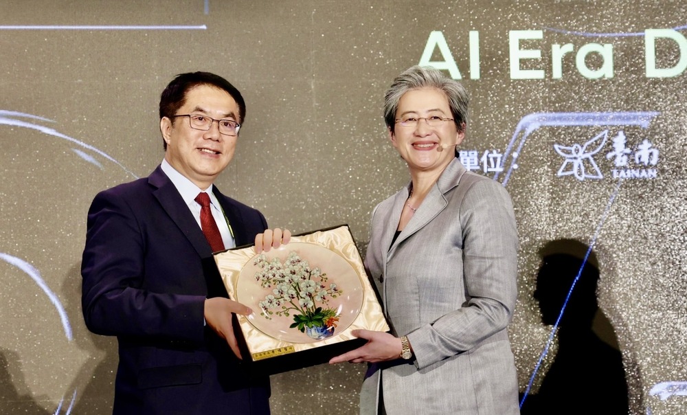 行銷台南力促科技廠投資 黃偉哲蟬聯6都首長好感度第一