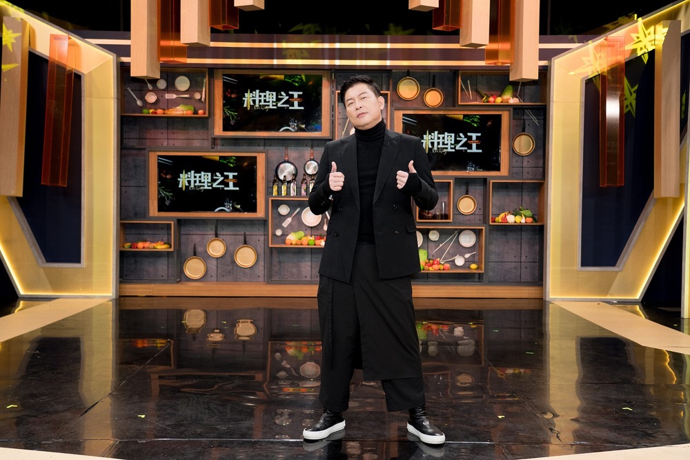 夜市排隊遭曾國城「插隊拍攝」　發文公審引正反熱議 節目組、店家致歉