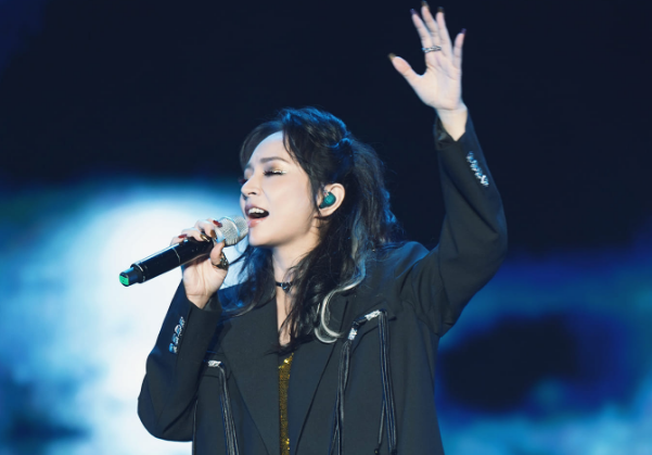 遭恩師陳建寧控誣告　F.I.R.前主唱Faye一審無罪