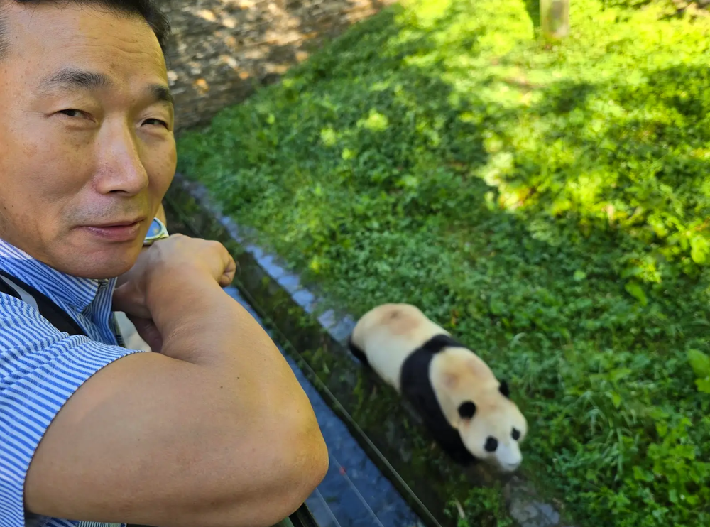 姜爺爺睽違3個月「與福寶同框」！ 韓媒曝喊名字有反應