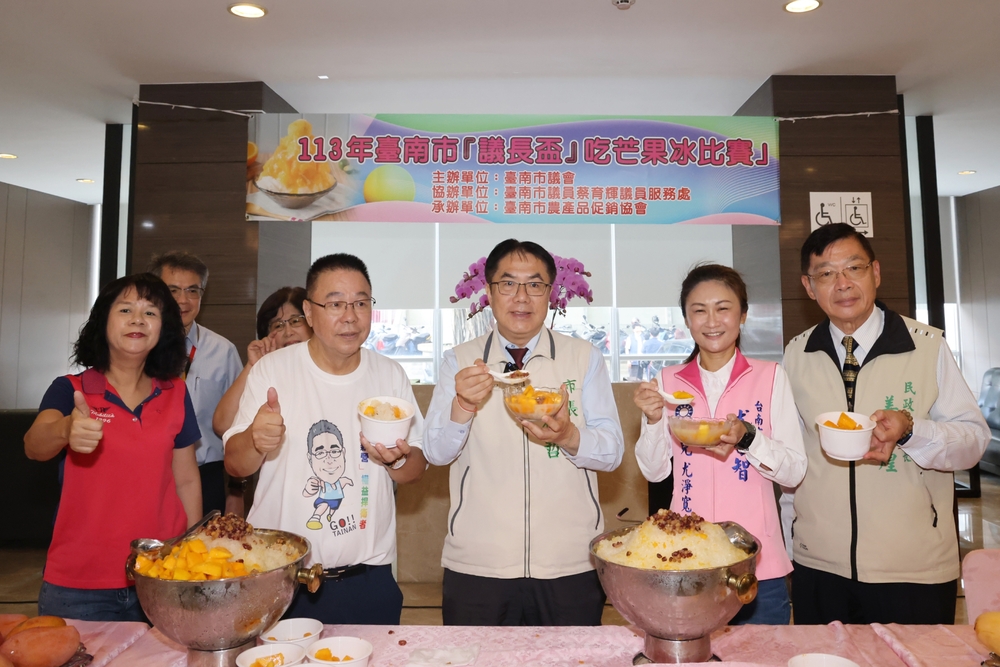 新營芒果節登場　2500份芒果冰供民眾免費吃　黃偉哲讚芒果冰美味爆表