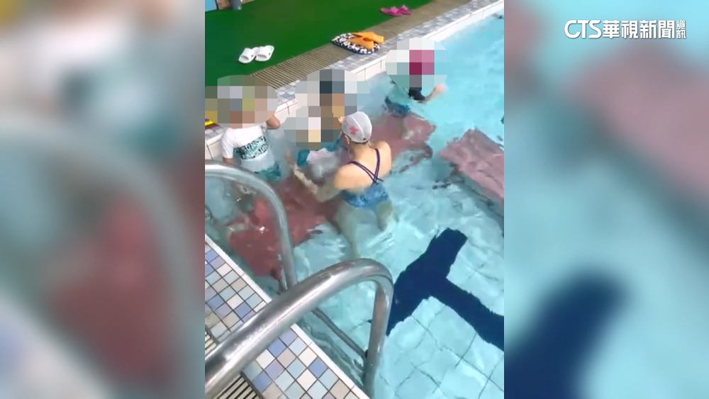 2男童游泳溺水竟沒救生員？　家長急跳水救人