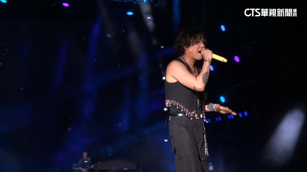 高雄啤酒節嗨翻　FTIsland「弄假牙」　泰民露胸飆唱