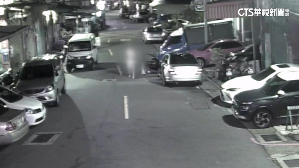 男子街頭揮舞西瓜刀　民眾嚇壞報警逮人