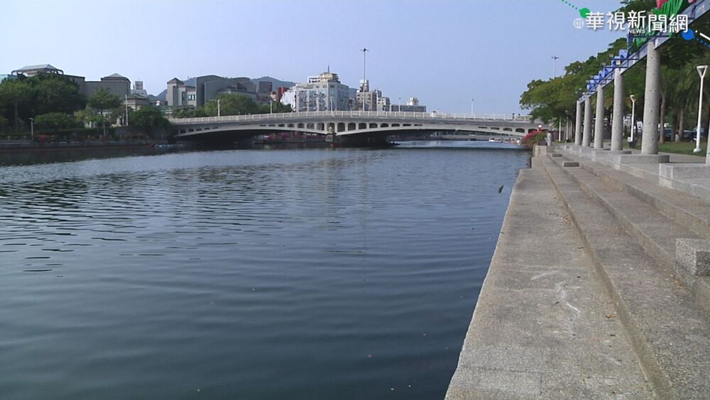 高雄愛河驚見一具男屍　警方初步確認為63歲男性　