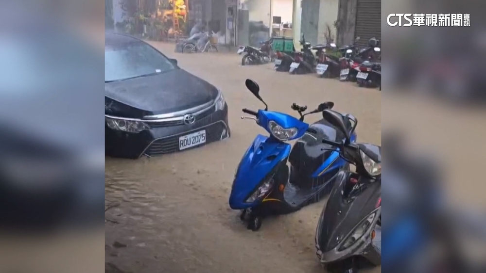 國家級警報響！吳興街水淹半個輪胎　松仁路冒水柱
