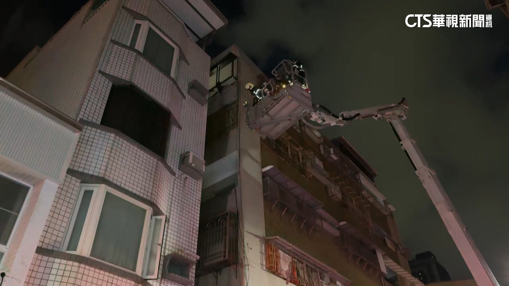 民宅清晨發生火警！　冷氣機燃燒.屋主嗆傷送醫