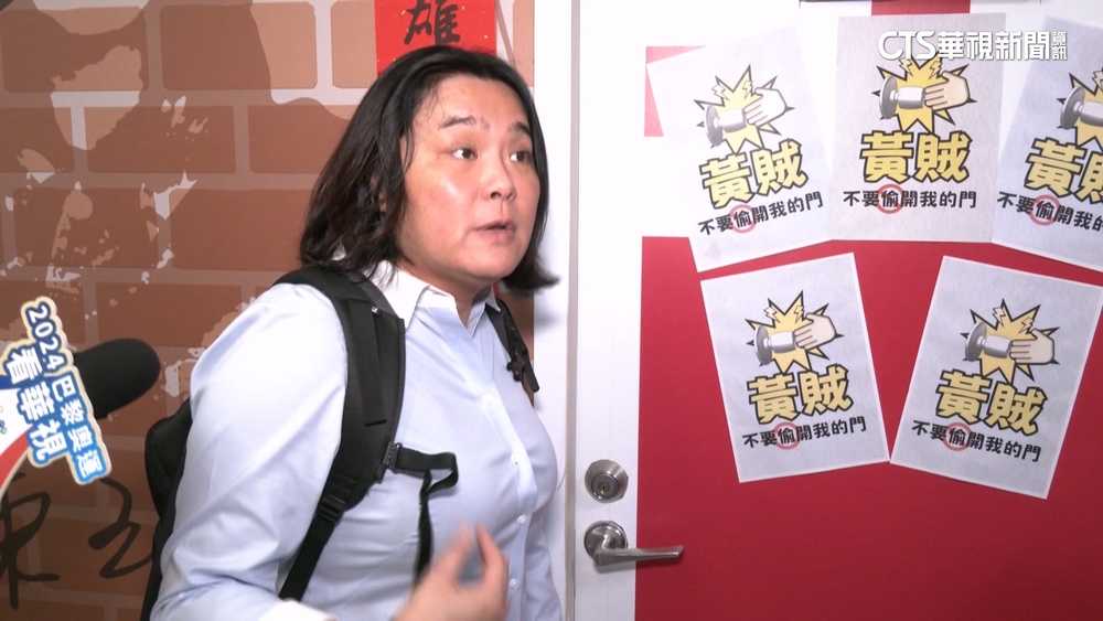 選罷法戰場延燒！　陳玉珍.黃捷貼告示對嗆