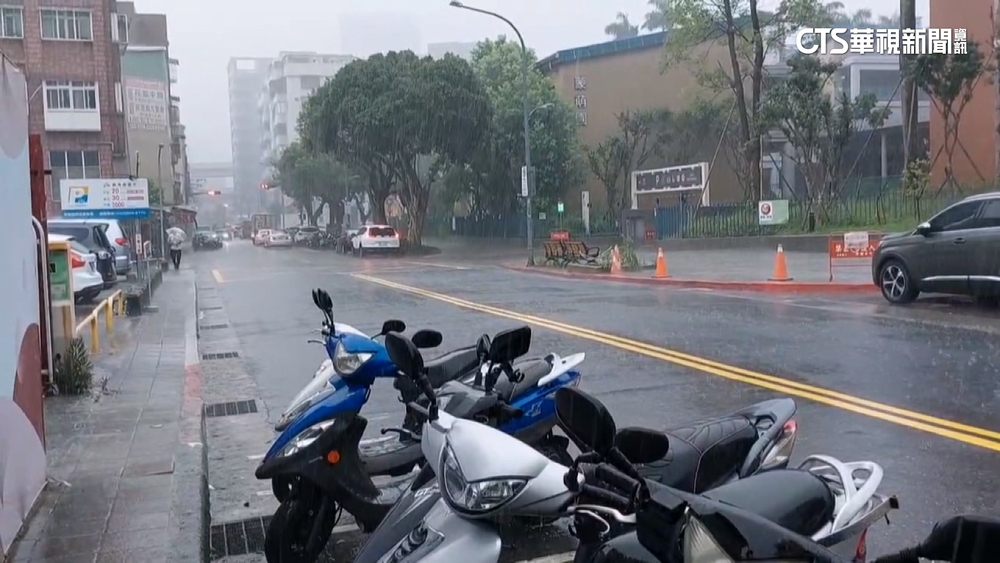 大雨特報！雙北等15縣市　防雷擊.強陣風.坍方落石