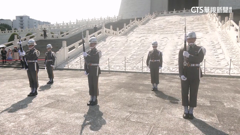 解嚴37週年！　國軍儀隊撤出蔣介石銅像大廳