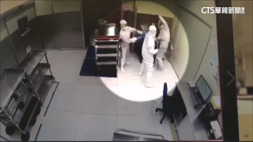 超豐電竹南廠暴力衝突　男持鐵椅猛砸同事頭