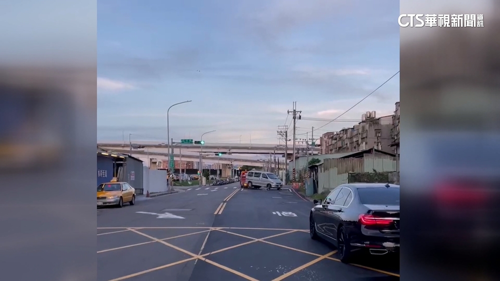 違停拖吊！　方向盤未鎖「車頭狂晃」　業者挨罰5千