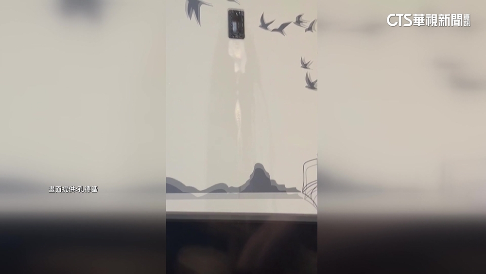 大雨狂下　客廳冷氣孔噴水　住戶：回家躲不了雨