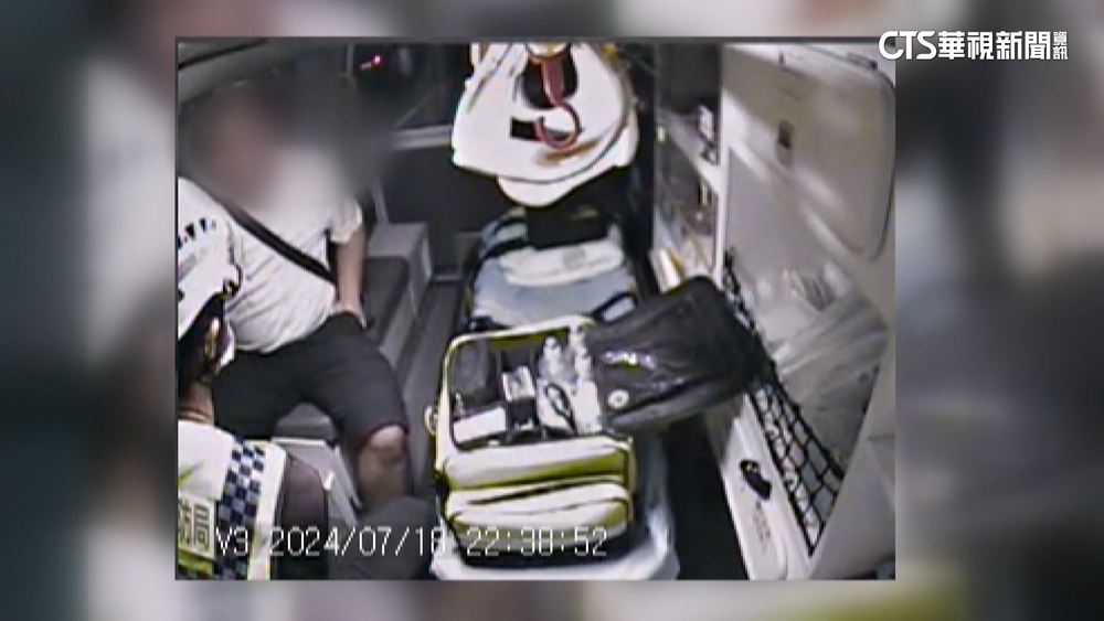 奇蹟！41歲騎士遭撞噴飛　翻滾數圈起身「僅擦傷」