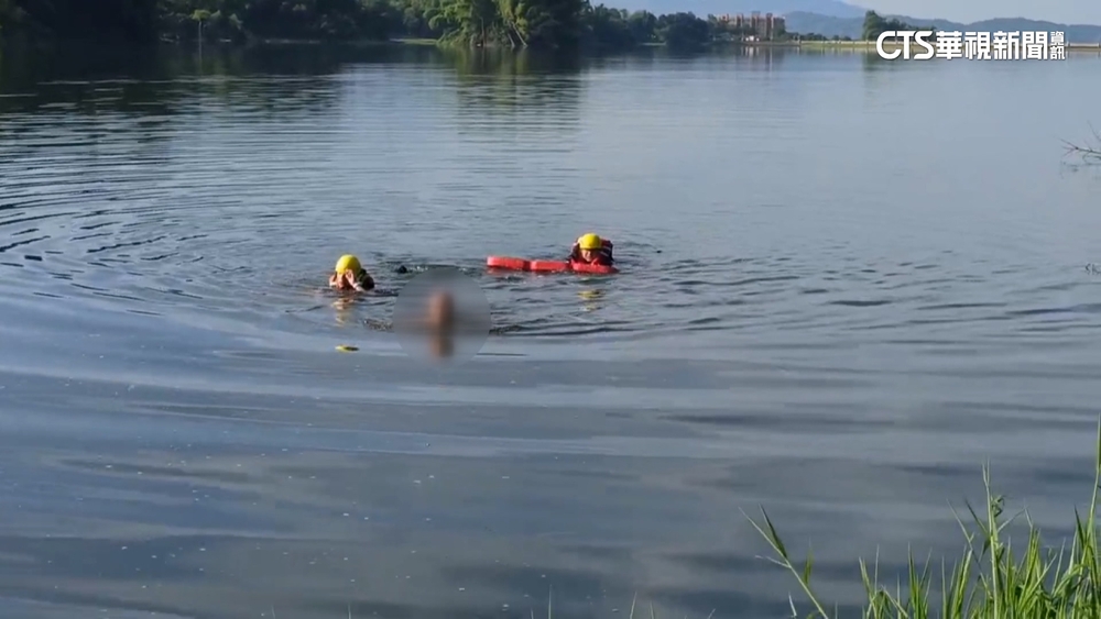 跳水庫晨泳嚇壞路人　翁遭帶上岸將吃罰單