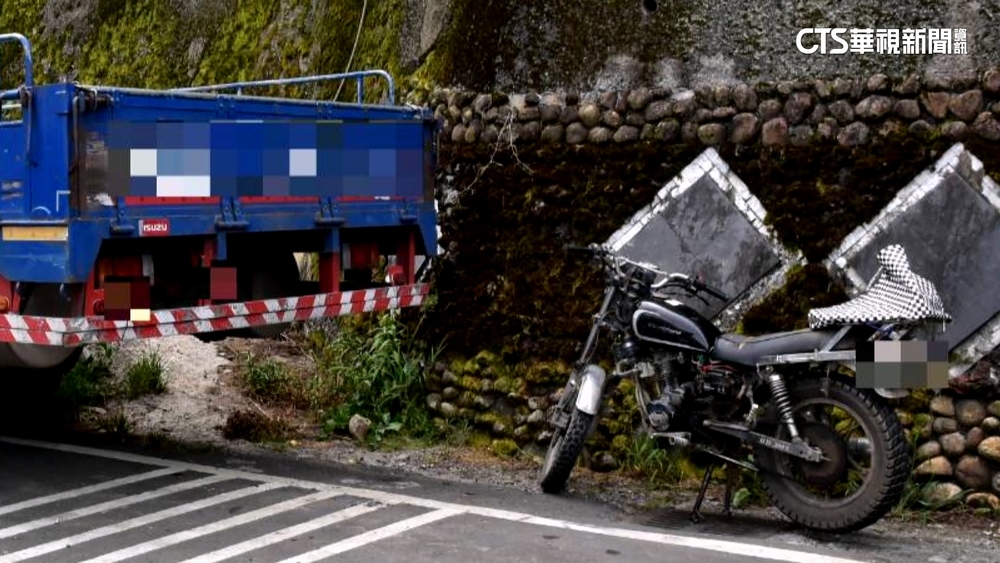 休假士官上山探親　疑天雨打滑自撞違停貨車不治