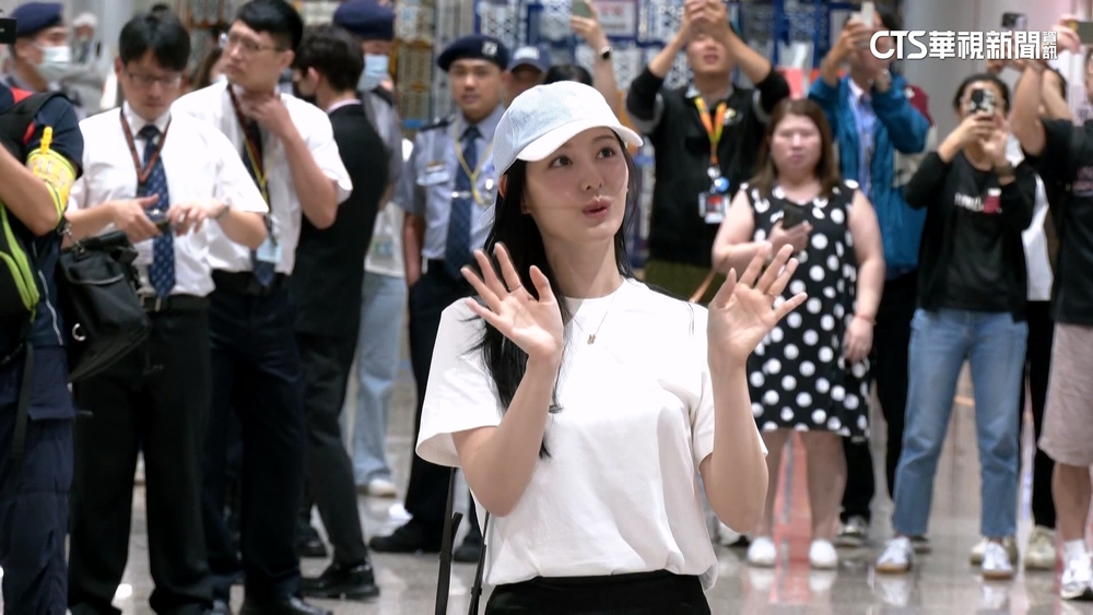 「淚之女王」金智媛見面會吸人潮　粉絲提早卡位搶周邊