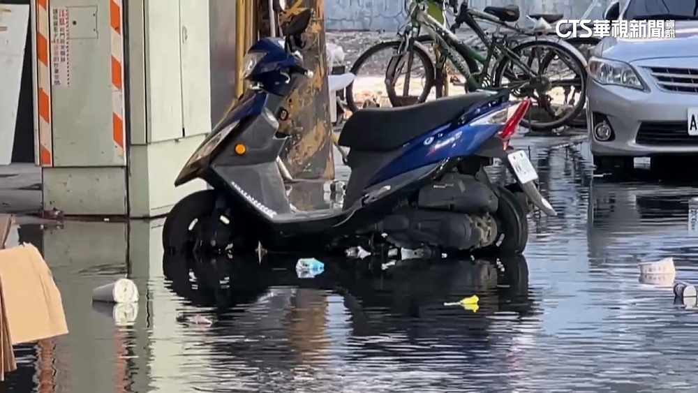 「凱米」颱強碰年度大潮　旗津.東港街道湧海水