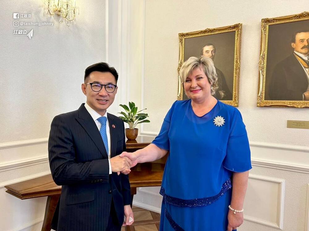 江啟臣率團訪捷克　副議長邀韓國瑜、江啟臣出席「故宮百品」開幕儀式