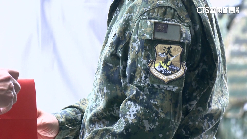 漢光演習第二天！　三軍統帥賴清德著迷彩服視導