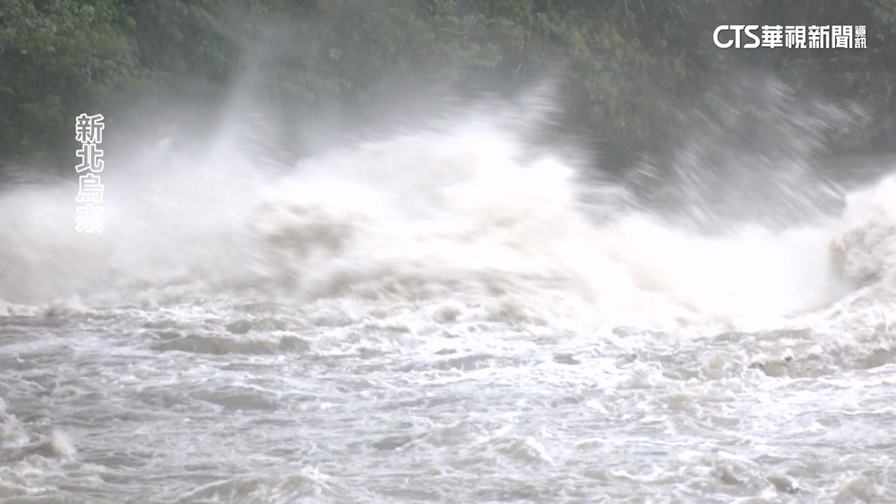 新北山區雨勢擴大！　預防土石流　烏來3里撤18人