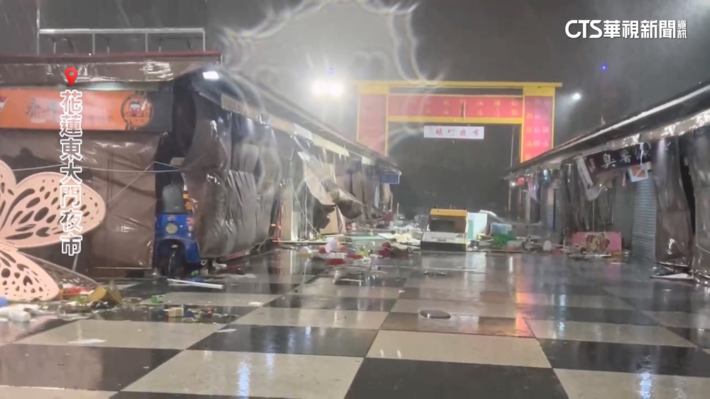 凱米肆虐！東大門幾解體　烤玉米名店出餐台倒