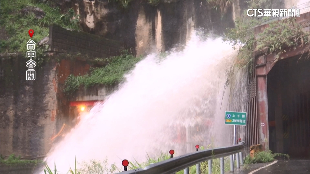 中橫便道封閉！　坑溝現土石流.水瀑沖刷隧道