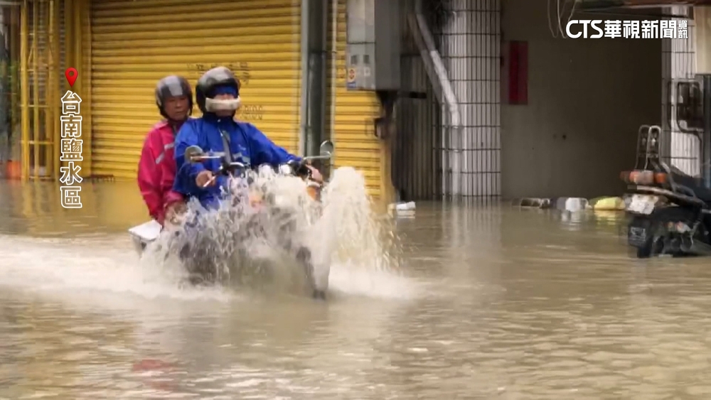 台南鹽水區馬路變黃河　居民嘆：比八八風災嚴重