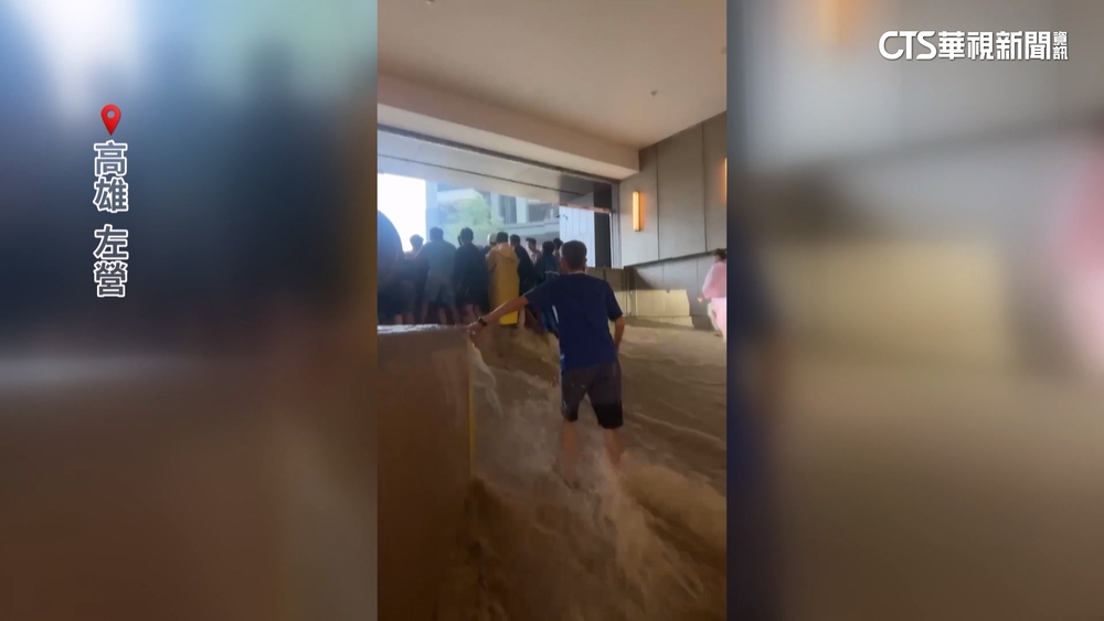 高雄新建案慘淹！水閘門關不上　住戶通力合作救援