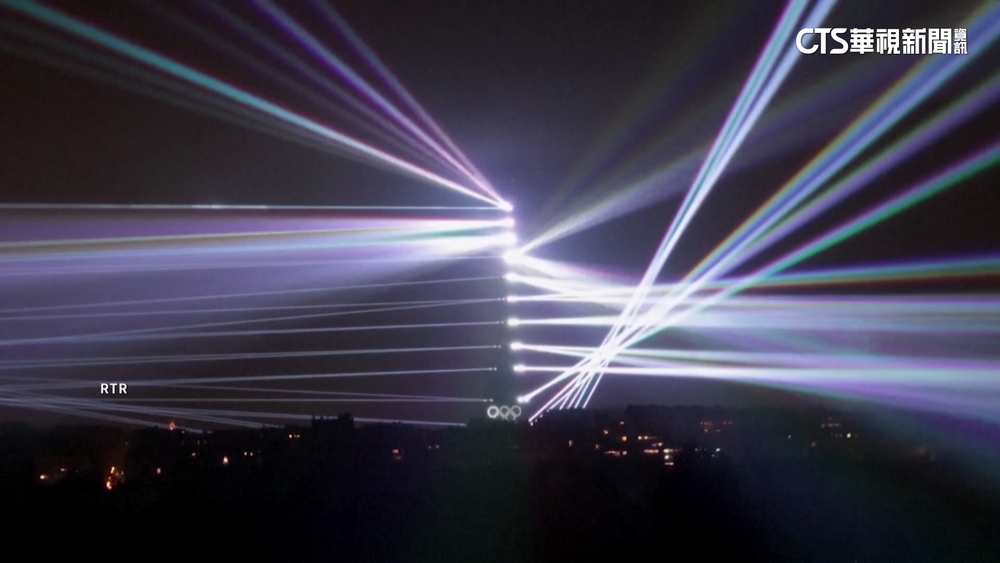 巴黎奧運開幕　艾菲爾鐵塔燈光秀點綴夜空