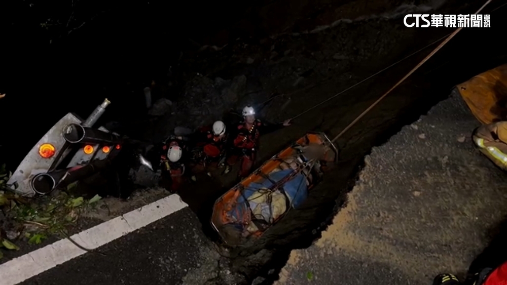 蘇花路封閉時段汽車墜邊坡　車墜50米深4女受傷