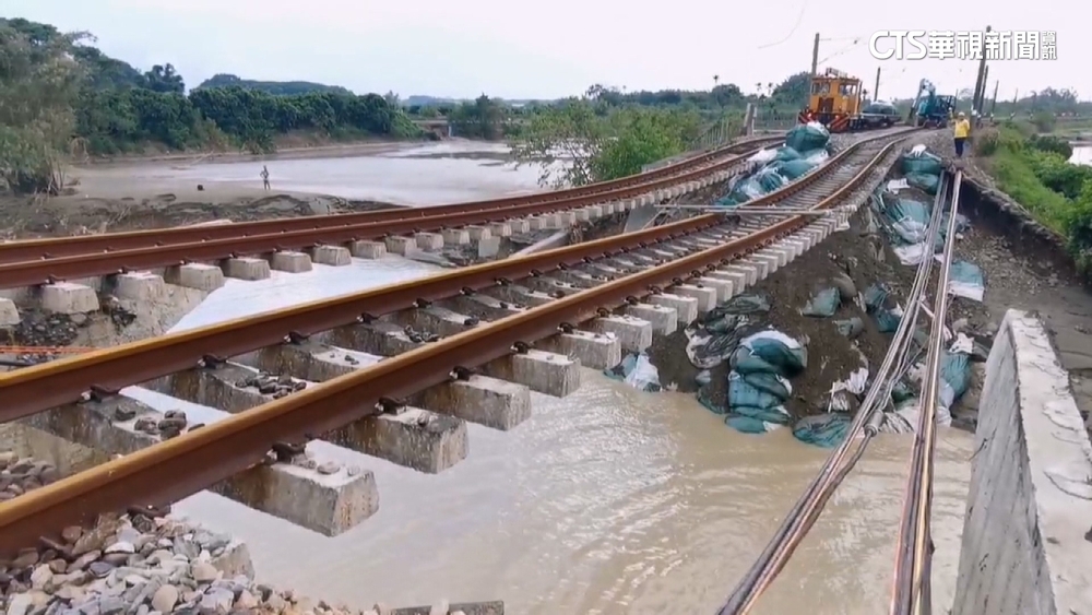 台鐵南靖=後壁路基掏空　拚8/2恢復單線雙向通車